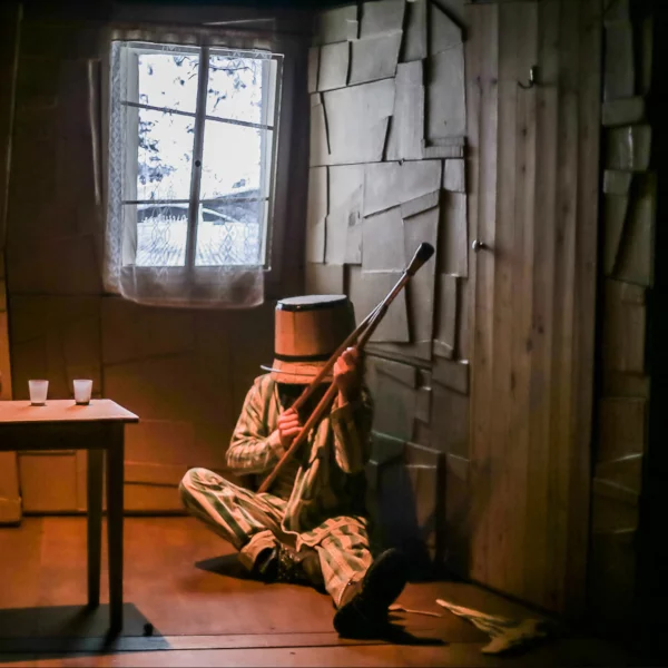 Théâtre immersif et gestuel, manipulation d'objets "Sans Temps" de Bazar Forain