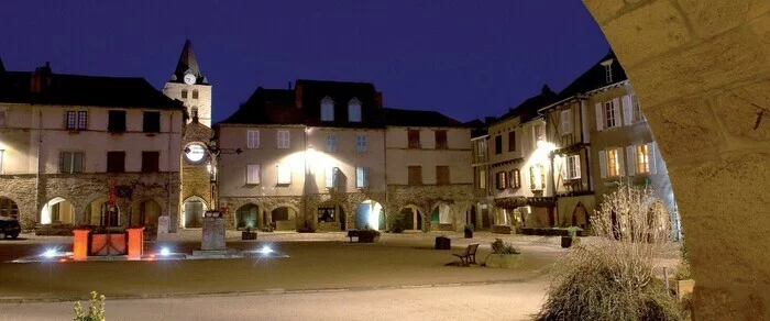 Sauveterre-de-Rouergue à la lueur des flambeaux