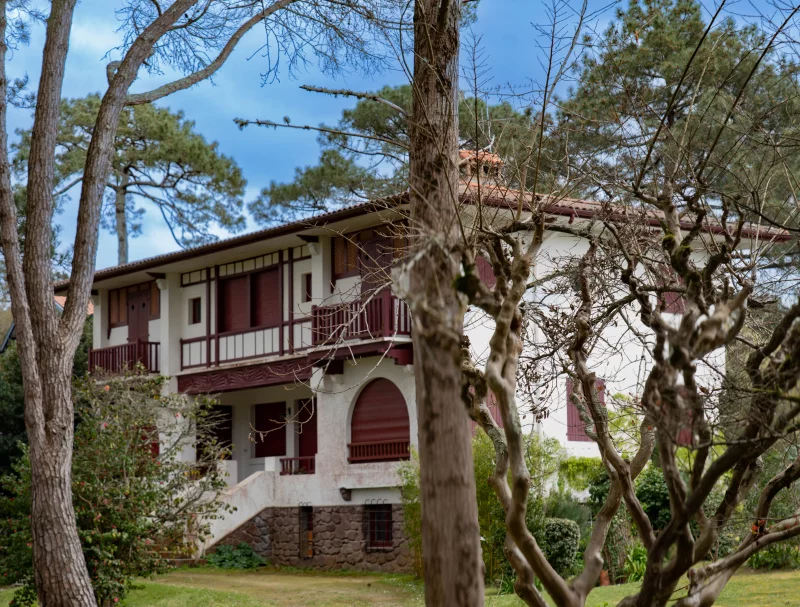 Visite guidée - Secrètes villas du golf, décors et jardins