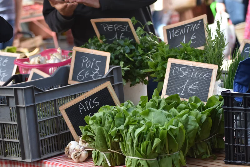 Marché d'été à Saint-Cirq Lapopie