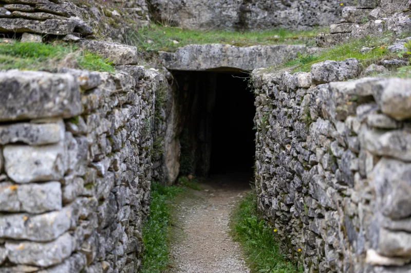 Les bâtisseurs de mégalithes : vivre et mourir au néolithique