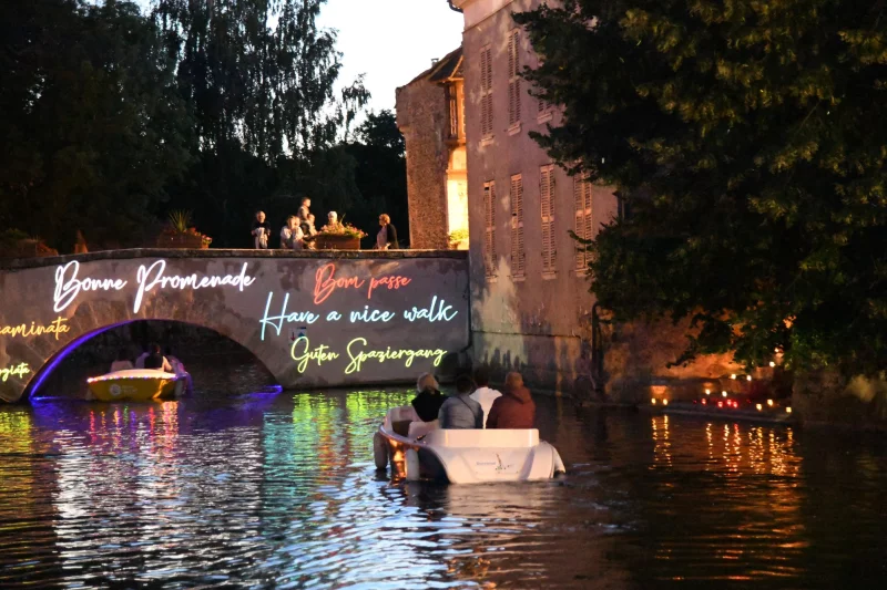Balade nocturne en bateau électrique