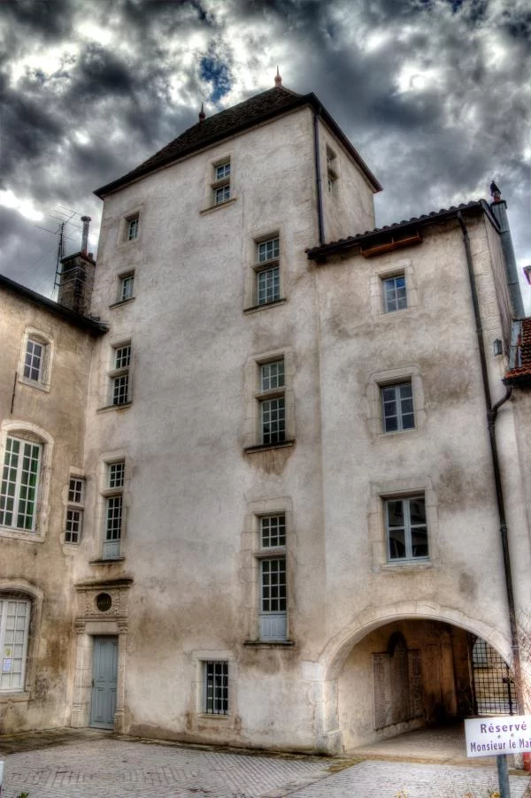 Ouverture de l'escalier Renaissance et des caves de l'hôtel de Houdreville
