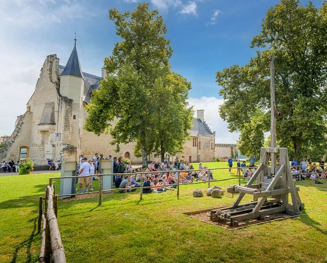 Sur le camp des bâtisseurs : visite guidée (famille)