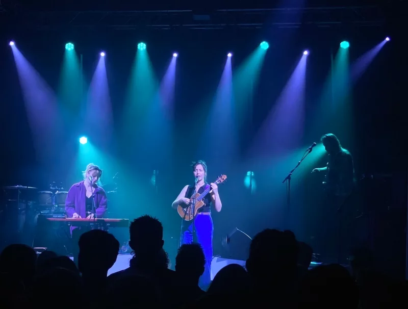 ANITA en concert pour le Folk Club de Cahors avec chanson pop électro