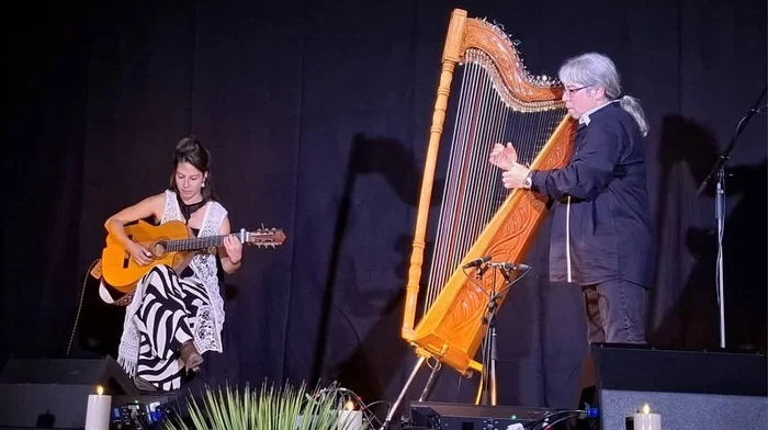 Duo Ledesma – Ismaël Ledesma (harpe paraguayenne) et sa fille Lena (guitare, voix)