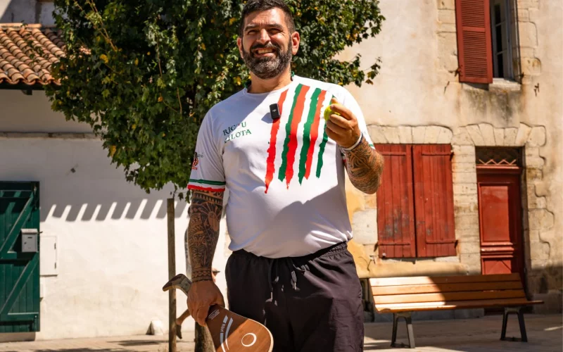 Initiation à la pelote basque avec Ricou Pilota