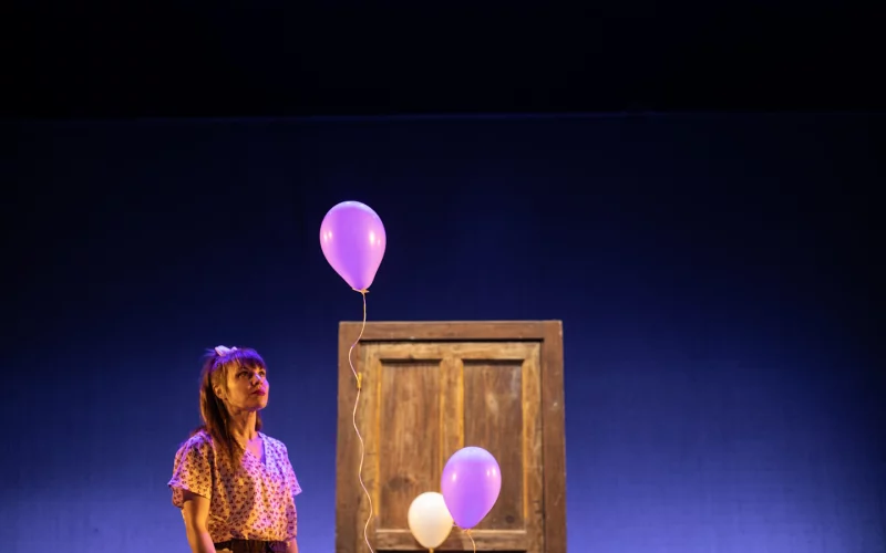 Théâtre visuel et musical en direct : Atearen Bestaldean