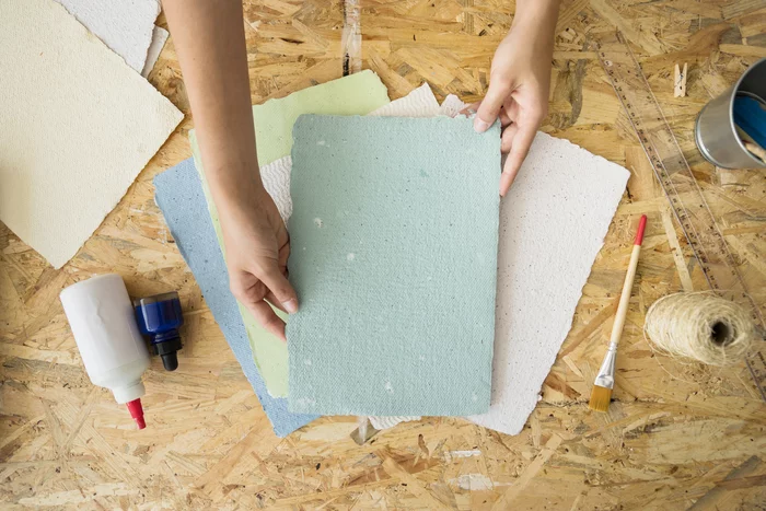 Bricos zéro déchet : je fabrique mes cartes en papier recyclé