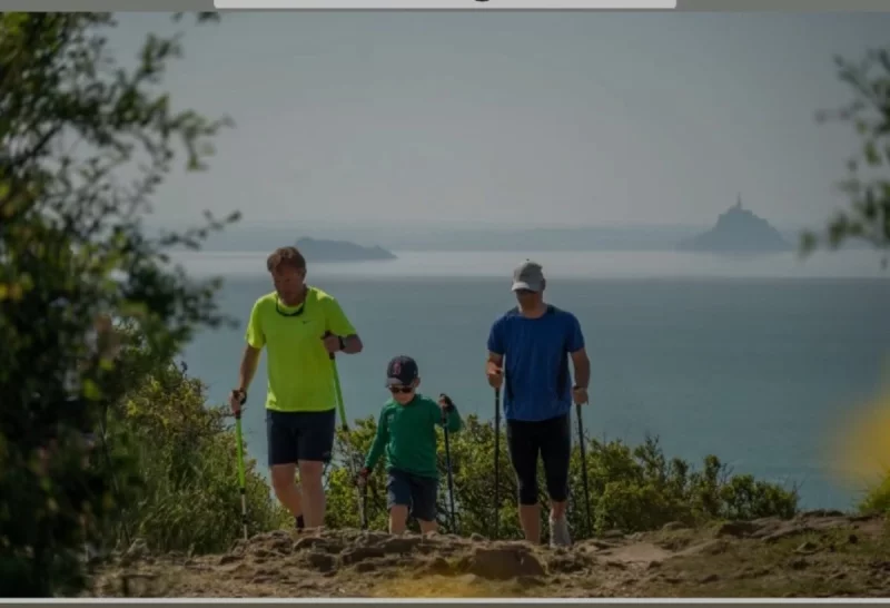 Le Mont Saint-Michel autrement : testez les bâtons dynamique BungyPump pour une marche active et ludique
