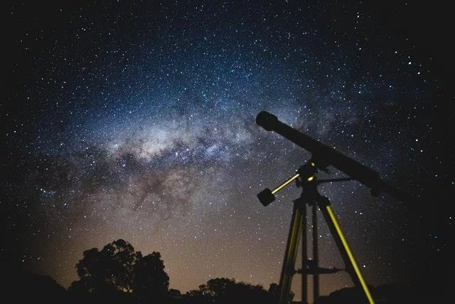 Expériences Mossig & Vignoble : observation des étoiles au télescope