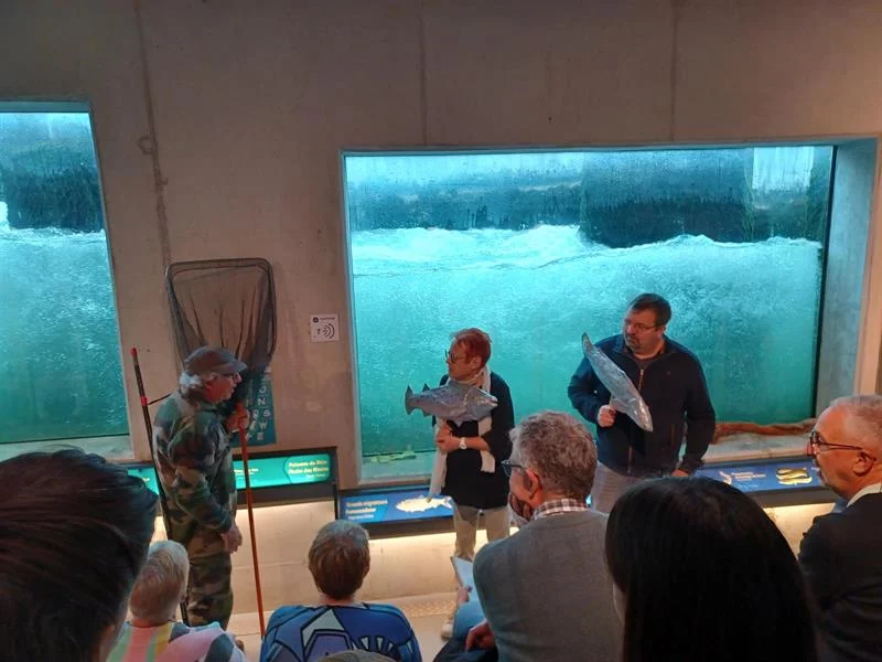 Théâtre à la Passe à poissons: "La Fable du saumon et du pêcheur"