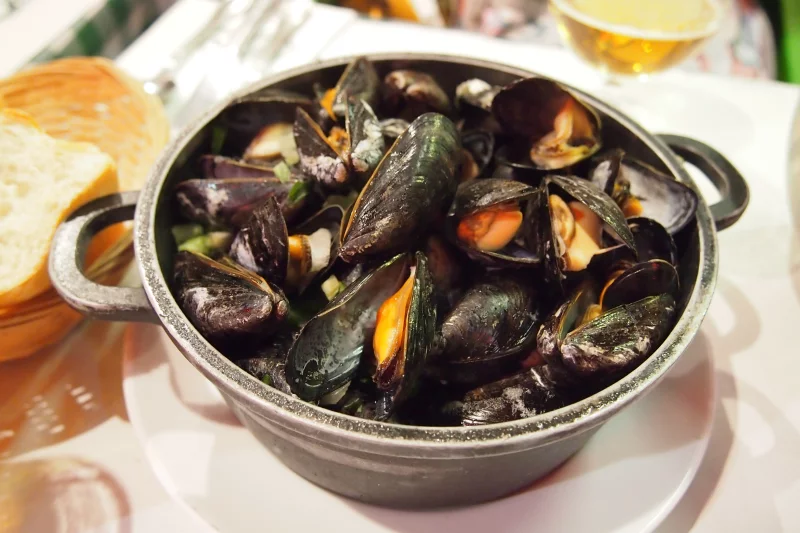 Repas moules-frites à Montcléra