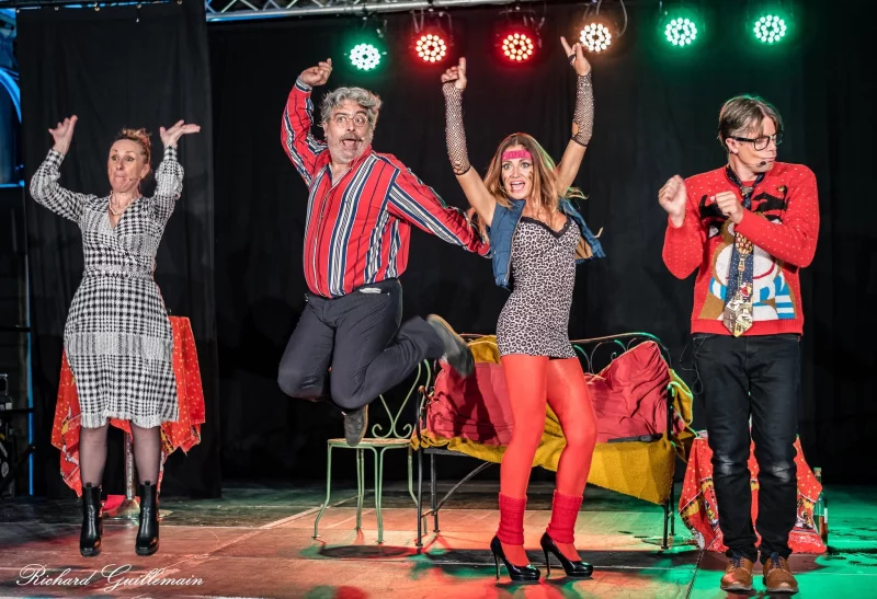 Café Théâtre Côté Rocher  "Sous le sapin les emmerdes"