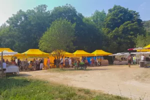 04 - Marchés paysans de l'été à Moustiers