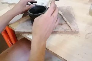Les mains dans la terre