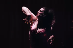 Niquer la fatalité, chemin(s) en forme de femme