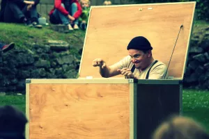 Spectacle " Qu'est-ce ? " Cie Casus Délires