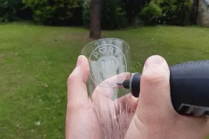 Atelier gravure sur verre : Ramène ton verre ! (Ou prends-en un des nôtres)