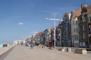 BALADE AU BORD DE LA MER