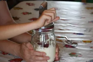 Atelier famille : beurre à la baratte