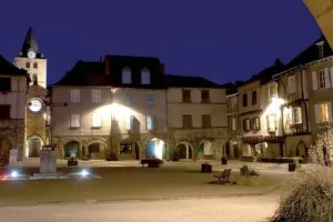 Sauveterre-de-Rouergue à la lueur des flambeaux