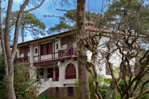 Visite guidée - Secrètes villas du golf, décors et jardins