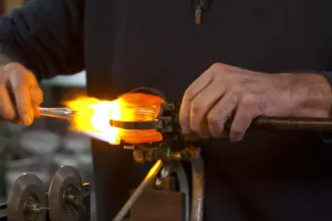Secrets de Fabrique : Roger Charreyre - Découverte du métier de verrier à la flamme
