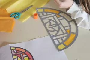 Atelier enfant 4-6 ans : Mon vitrail coloré