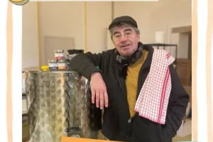 Secrets de fabrication et préparation d'un repas avec la moutarde locale