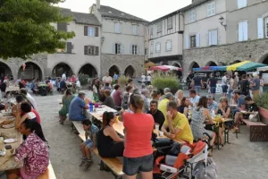 Marché nocturne de producteurs de pays à Sauveterre-de-Rouergue