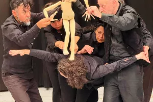 Spectacle au Bavardou : Théâtre Marionnette « Comme c’est étrange un nous », du collectif Looking for Rose