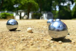 Concours de pétanque et vide dressing