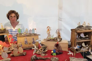 Œuvres de papier et bois flotté de Chantal Dupont
