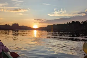 Canoë coucher de soleil Auphelle