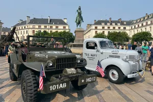 Libération d'Orléans : présentation de véhicules anciens