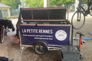 Atelier mobile participatif d'auto-réparation de vélo