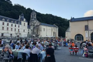 Marché  fermier avec restauration