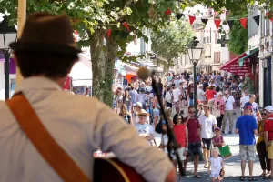 Bal au kiosque avec Osmoz- Toro de Fuego et bataille de confettis