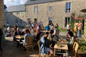 Salon de thé éphémère au milieu des fermes