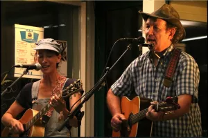 Concert live avec le duo Hoboes au Restaurant Com.D.Roy