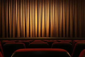 Comédie "Complètement à l'ouest", au Théâtre Alexis Peyret