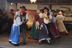 Le Repas du Bûcheron et spectacle folklorique