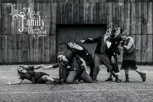 Spectacle The Attic Family de la Cie The Wood Sisters