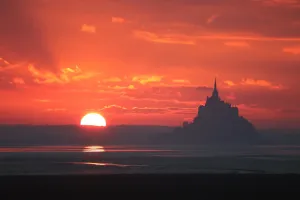 Promenade-spectacle "la baie suspendue-éclipse" par le Dit de l'Eau