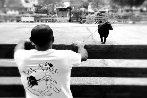 Encierro ttiki et course de vaches dans les rues.