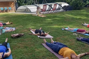Soirée Yoga au bord de la piscine