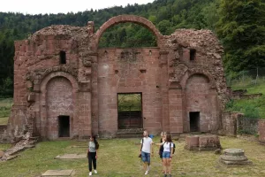 Visite guidée des ruines de l'abbaye de Niedermunster