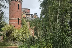 Visite guidée du Parc botanique de la Roche Fauconnière