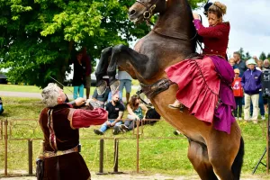 Les jeudis festifs - théâtre équestre à Liourdres